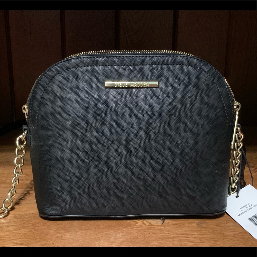 Black Steve Madden crossbody purse with gold chain